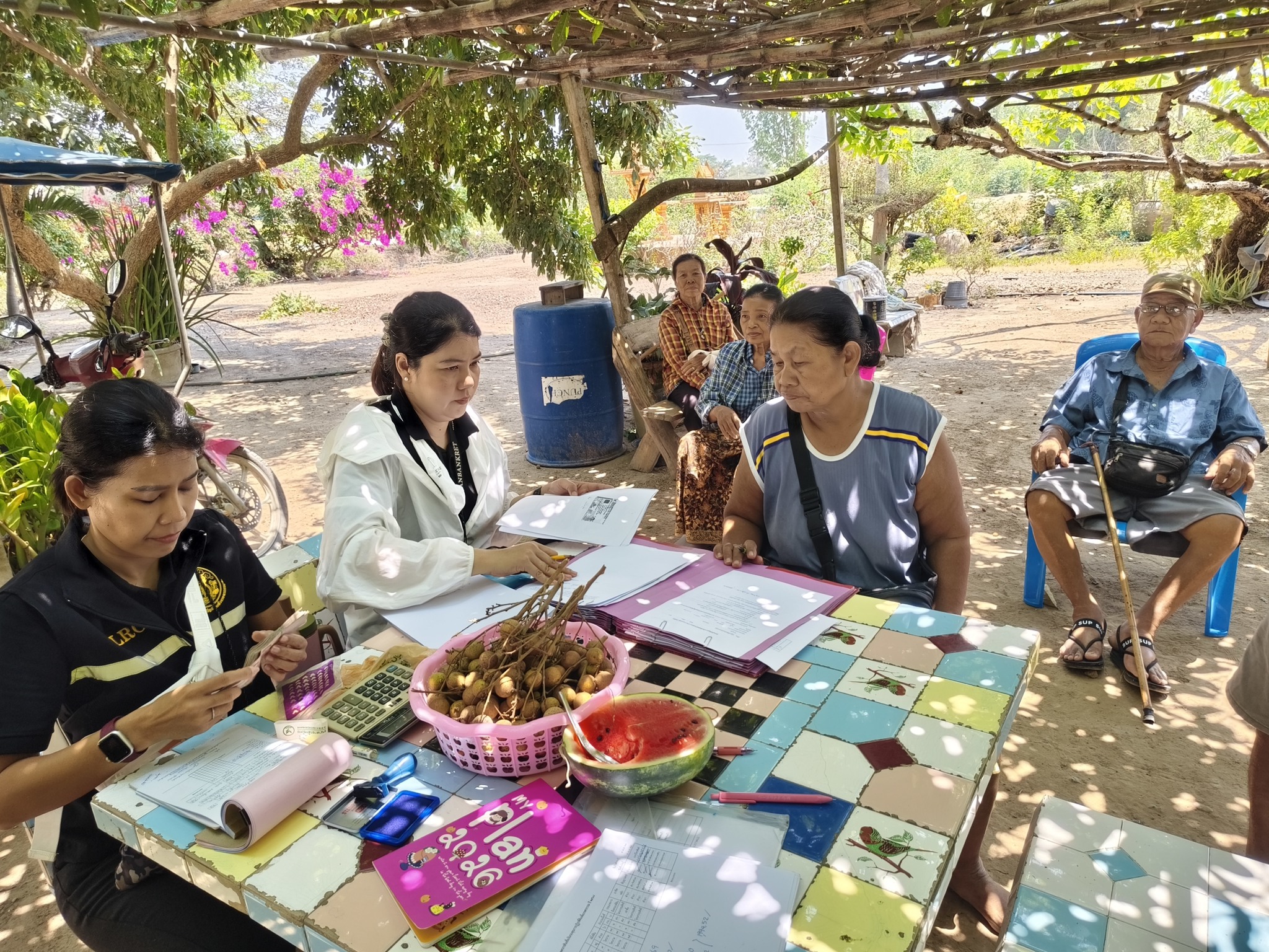 title - ส.ป.ก.นครปฐมลงพื้นที่ให้บริการเกษตรกรในการจัดทำคำขอกู้ สนับสนุนสินเชื่อเงินกองทุนการปฏิรูปที่ดินเพื่อเกษตรกรรมและด้านการจัดเก็บและให้สินเชื่อเงินกองทุนการปฏิรูปที่ดินเพื่อเกษตรกรรม ปีงบประมาณ พ.ศ. 2569